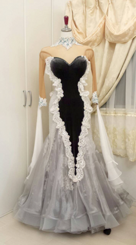 グレー・ホワイト、スタンダードドレス・表